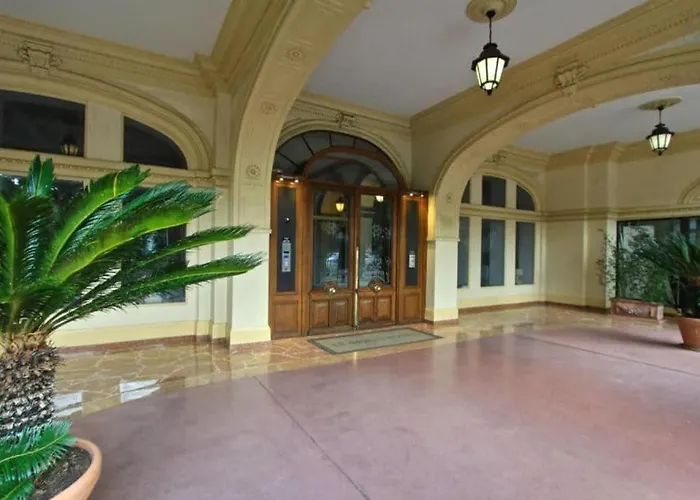 Beautiful With Parking Place Massena Apartment
